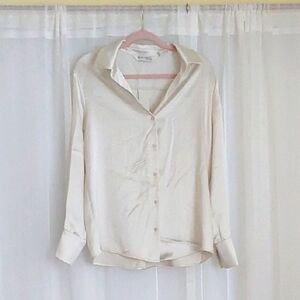 NWOT Beautiful Cream Button-Up Blouse Size M